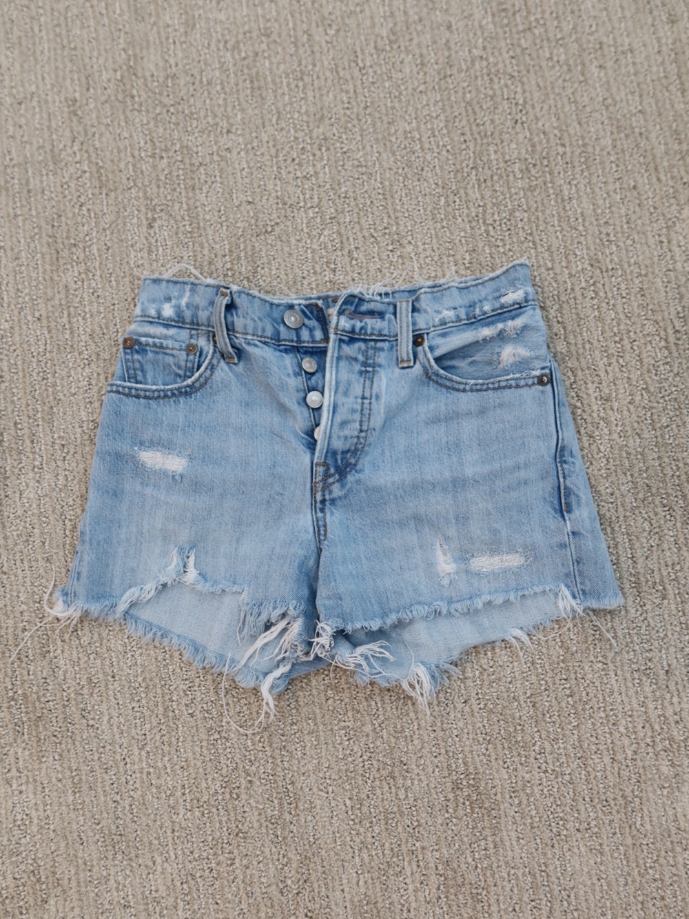 levi’s wedgie jean shorts 501